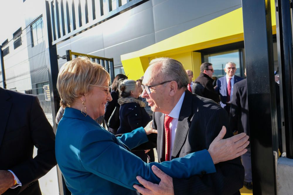 Ximo Puig inaugura la nueva fábrica de aluminio de Vialco en Villena