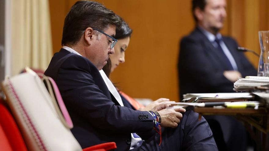 Rifirrafe entre el PSOE y Ruiz Madruga a cuenta de facturas de la ELA de Encinarejo en el salón de plenos