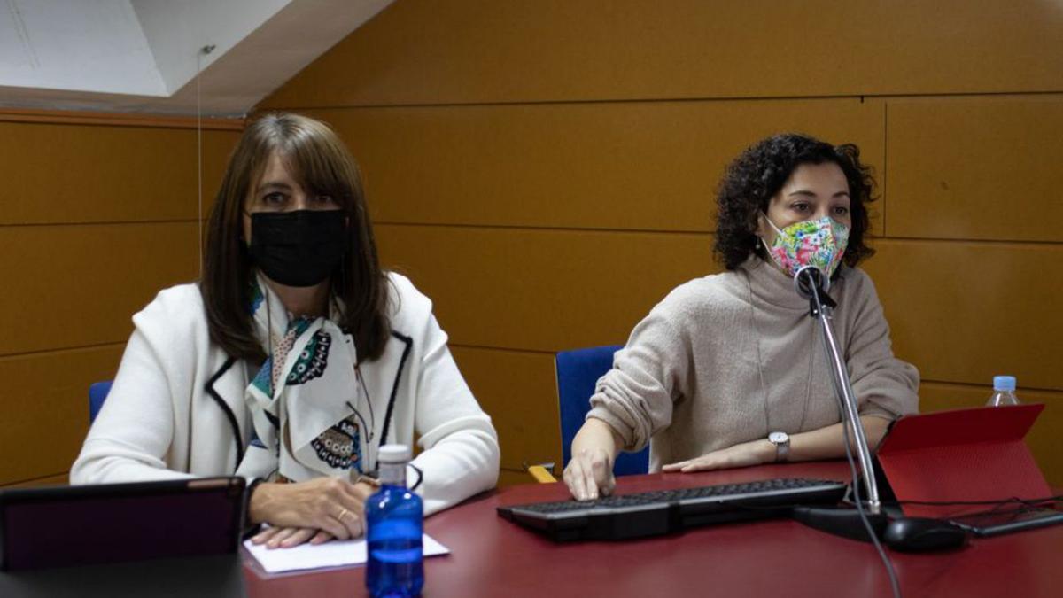 Las ponentes, durante la conferencia en la Escuela Politécnica.