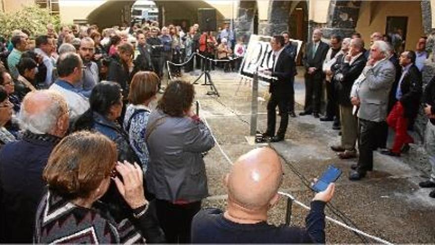 El conseller d&#039;Empresa i Ocupació, Felip Puig, durant el moment de la inauguració a Olot.