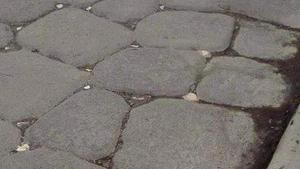 Piedras blancas en las calzadas romanas 