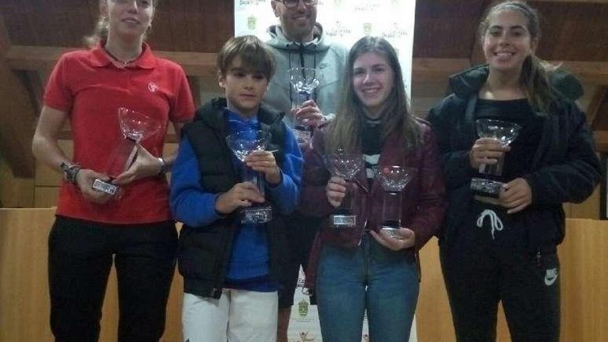 Imagen de los cuatro ganadores del torneo de tenis.