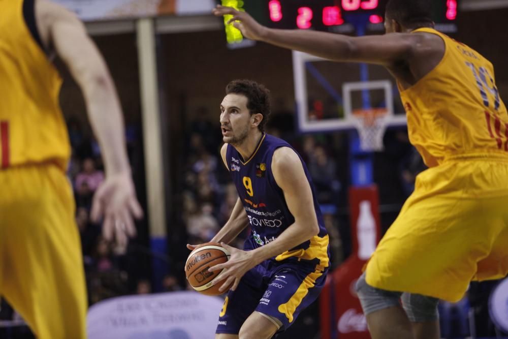 Partido entre el Unión Financiera Baloncesto Oviedo y el F.C. Barcelona B