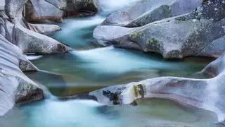 El jacuzzi natural con agua cristalina al que debes ir sí o sí este verano: a menos de dos horas de Madrid