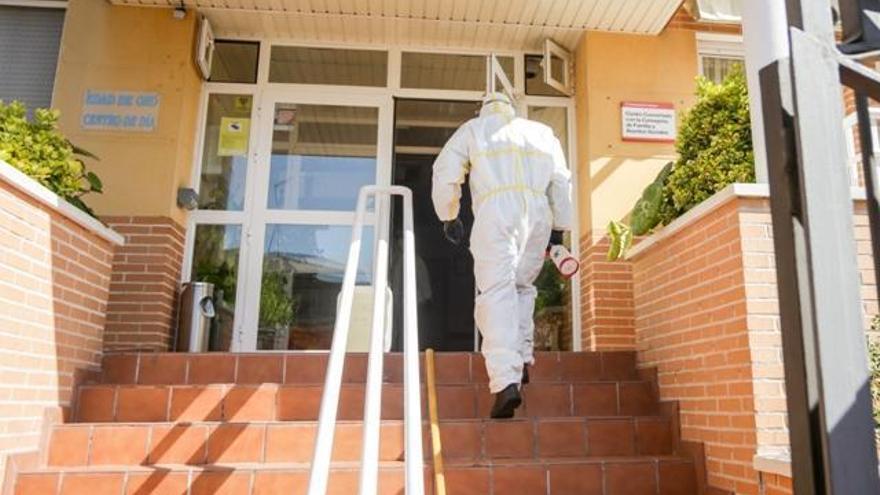 Casi la mitad de los fallecidos en Extremadura vivían en residencia de mayores