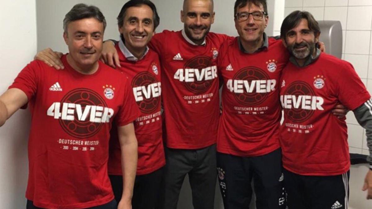 Torrent, Estiarte, Guardiola, Planchart y Buenaventura, posando tras ganar la Bundesliga
