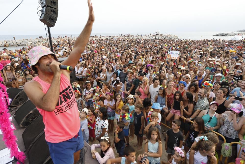 La festa Diverbeach reuneix més de 5.000 persones a Sant Antoni