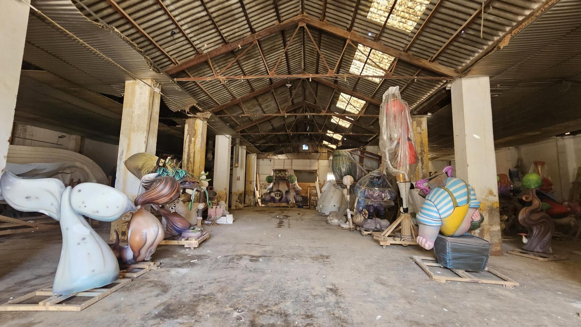 El taller de Beitia vuelve a la vida: empieza la reconstrucción de las Fallas