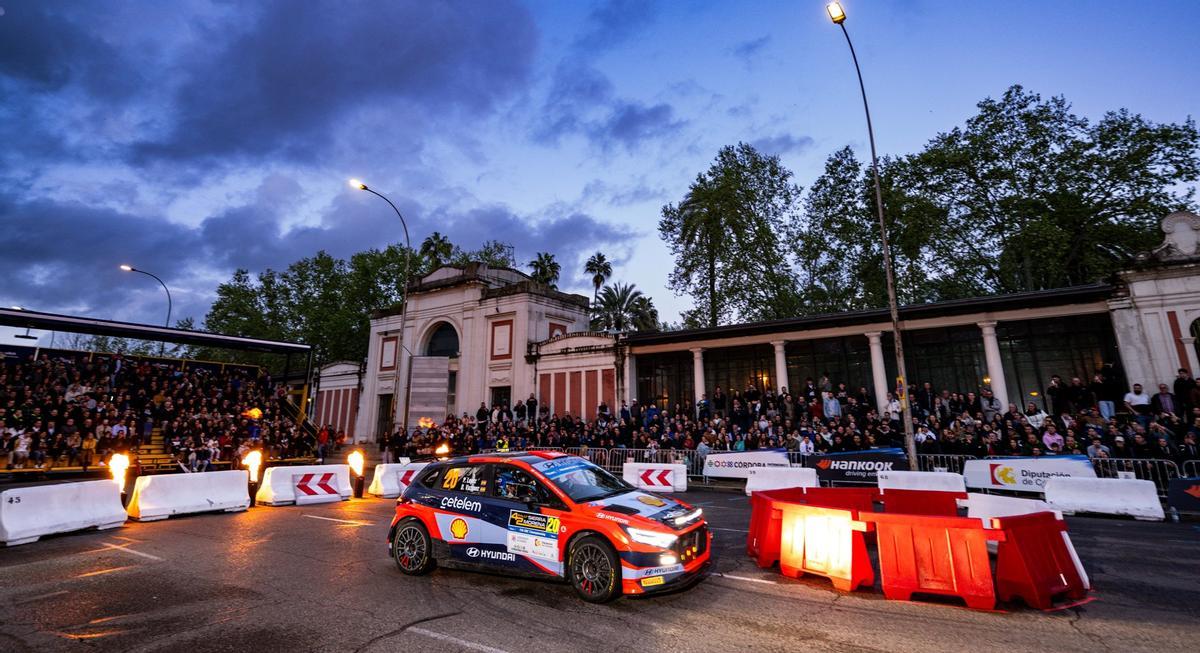 Tramo urbano del Rally Sierra Morena del 2025.