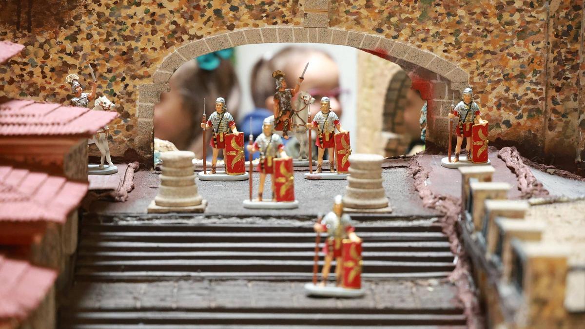 VIDEO | El Belén más 'catovi' se instala en el Palacio de la Isla de Cáceres