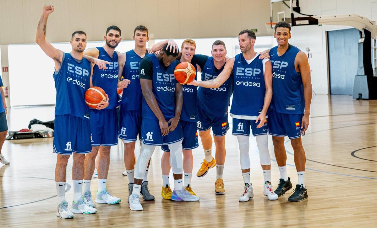 Ambiente relajado de España antes del duelo amistoso ante Canadá en Granada