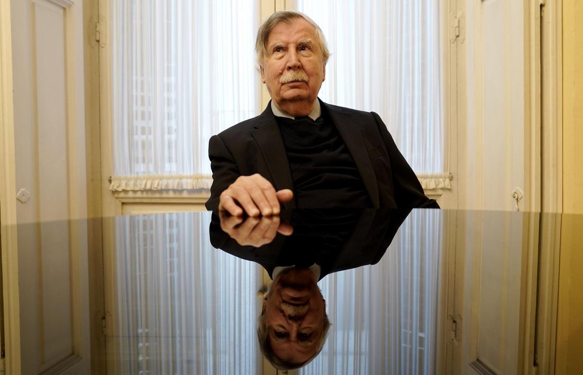 Joan E. Garcés, en su despacho.