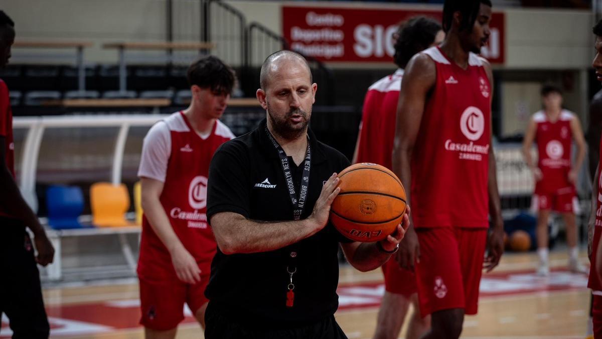 Serna, durante el último entrenamiento del U22