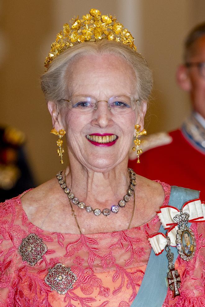 La reina de Dinamarca con la tiara Naasut