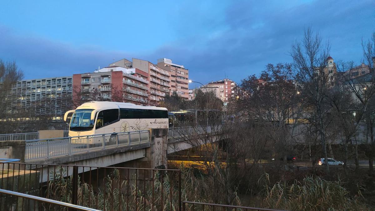 Autobusos a l'accés a l'estació de Renfe de Manresa