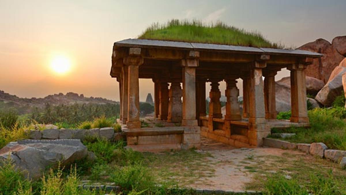 Ruinas antiguas en Hampi, Karnataka, India.