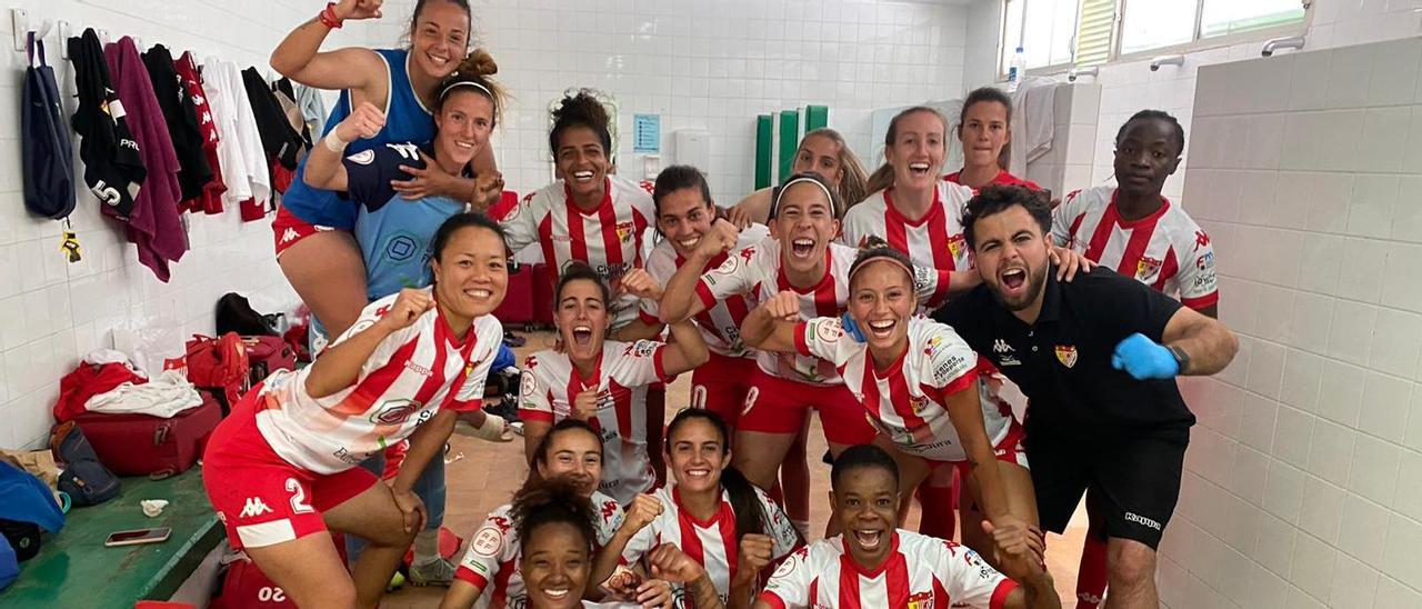 Las jugadoras del Santa Teresa celebran el triunfo.