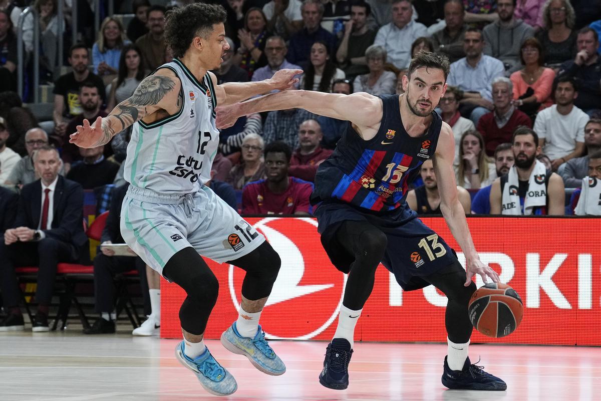 Tomas Satoransky, defendido por Jonah Radebaugh