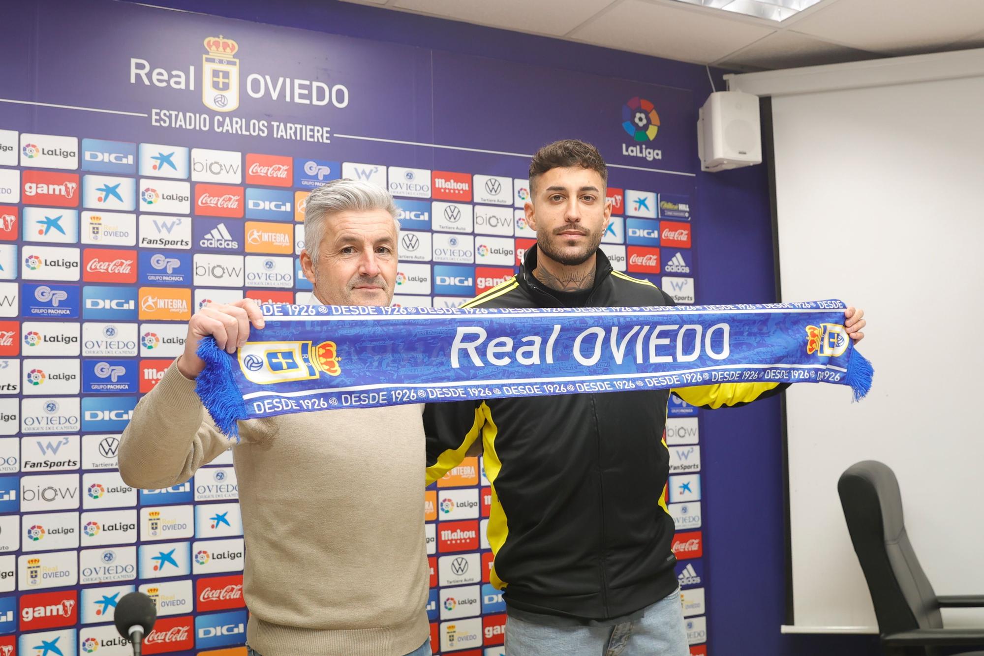 EN IMÁGENES: Así fue la presentación de Víctor Camarasa con el Real Oviedo