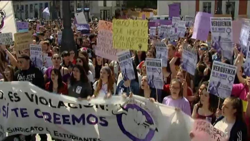 Estudiantes en la calle para protestar contra la sentencia de 'La Manada'