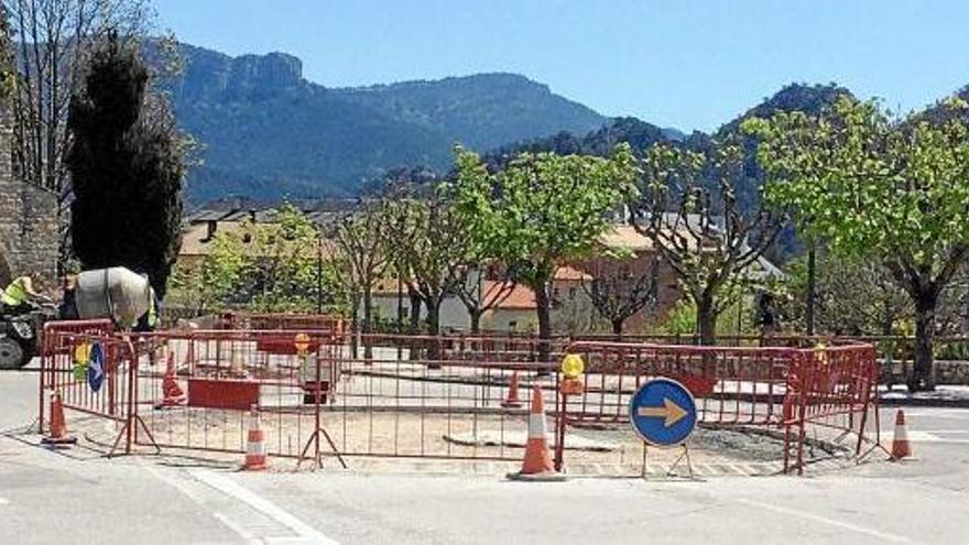 La nova rotonda que s&#039;està construint a la zona de la plaça del Mur de Sant Llorenç