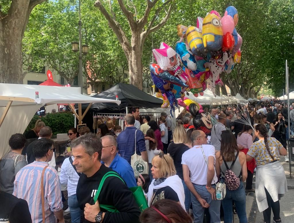 Les Fires de l'1 de maig omplen Figueres