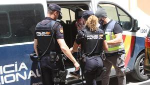 Arresto de una mujer en una operación contra la trata en 2022 en la Comunidad murciana.