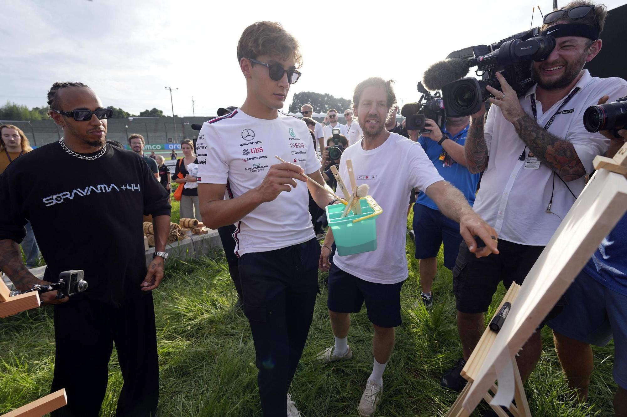 Vettel presenta sus 'hoteles para abejas' en Suzuka