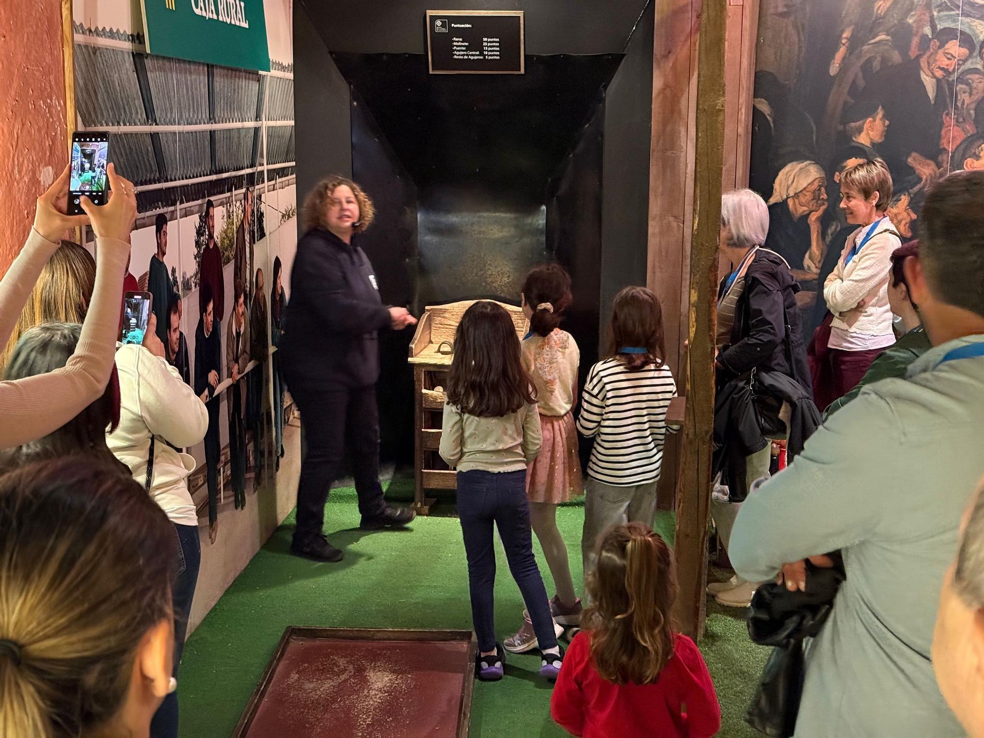 La Semana de la Floración del Manzano concluye con una visita al 'Sancta Sanctorum' de la cultura sidrera asturiana