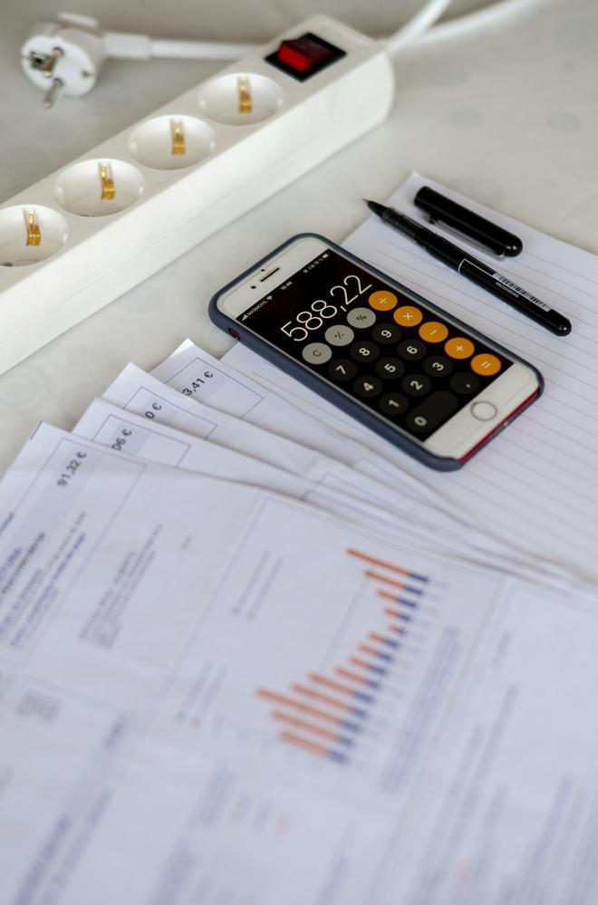 El preu de la llum torna a superar els 210 euros/MWh al repuntar aquest dimecres un 3,3%