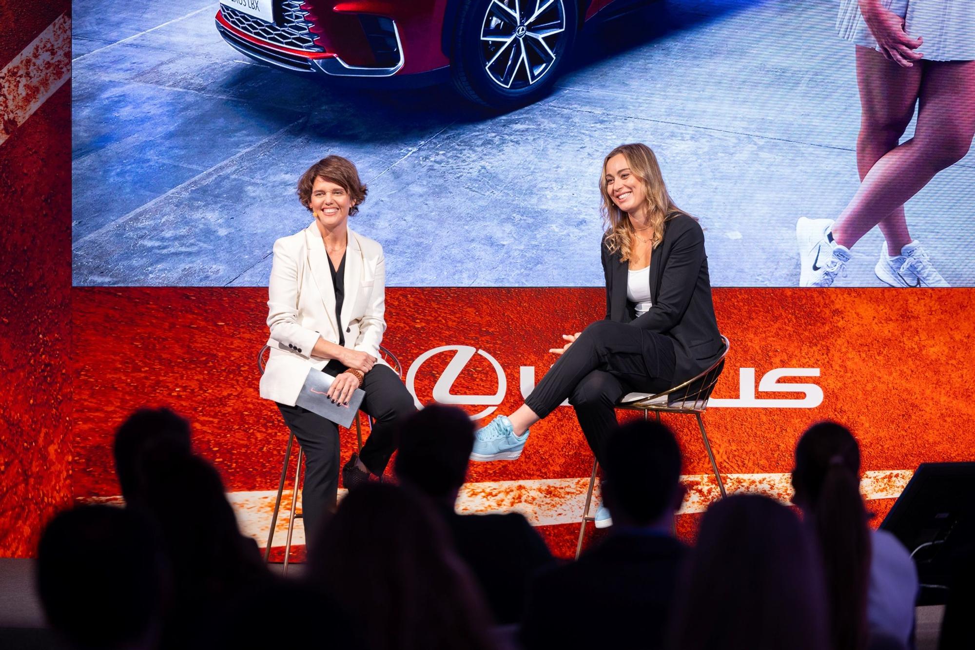 Mar Pieltain, directora de Lexus España, y la tenista Paula Badosa (derecha).