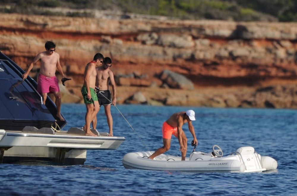 Nadal navega en su yate de 23 metros de eslora