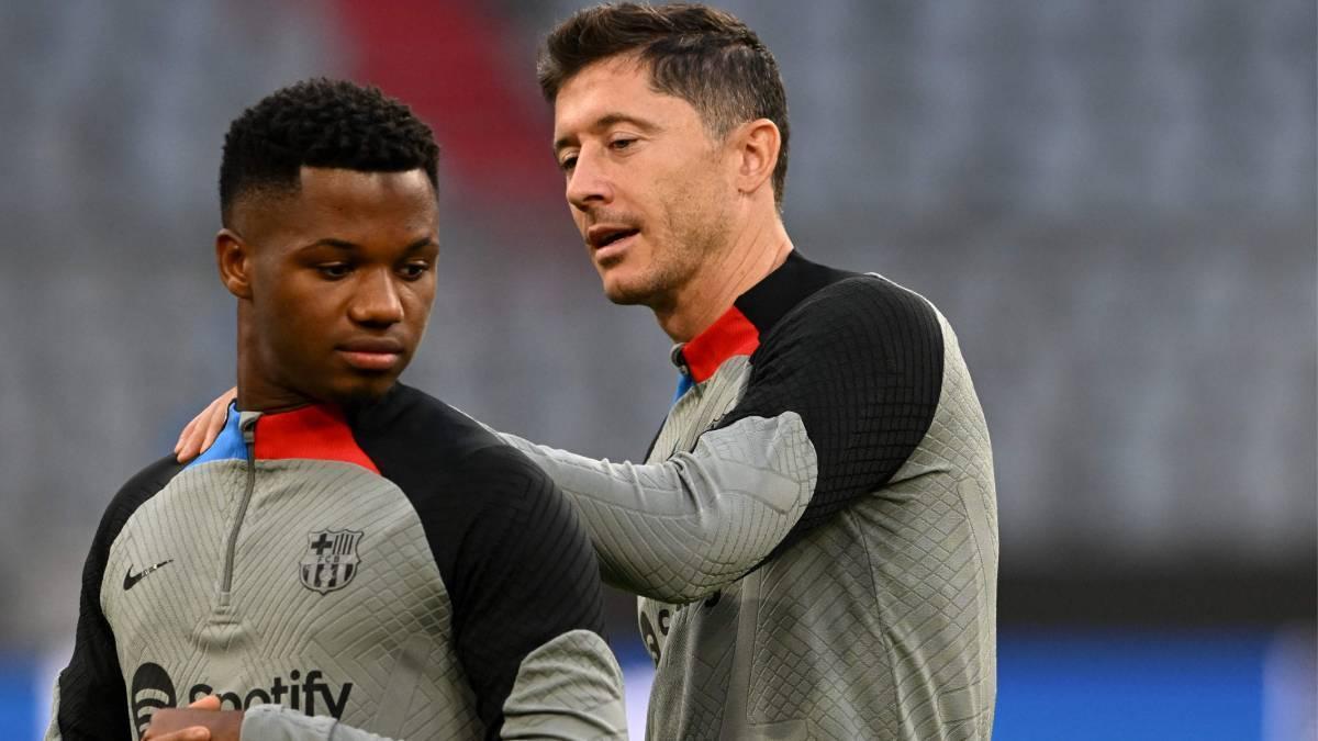 Ansu Fati y Robert Lewandowski, durante un entrenamiento