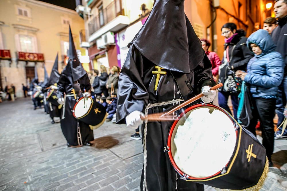 La lluvia desluce la procesión de la Hermandad de Nuestra Señora de las Angustias y el Santísimo Cristo de los Agobiados