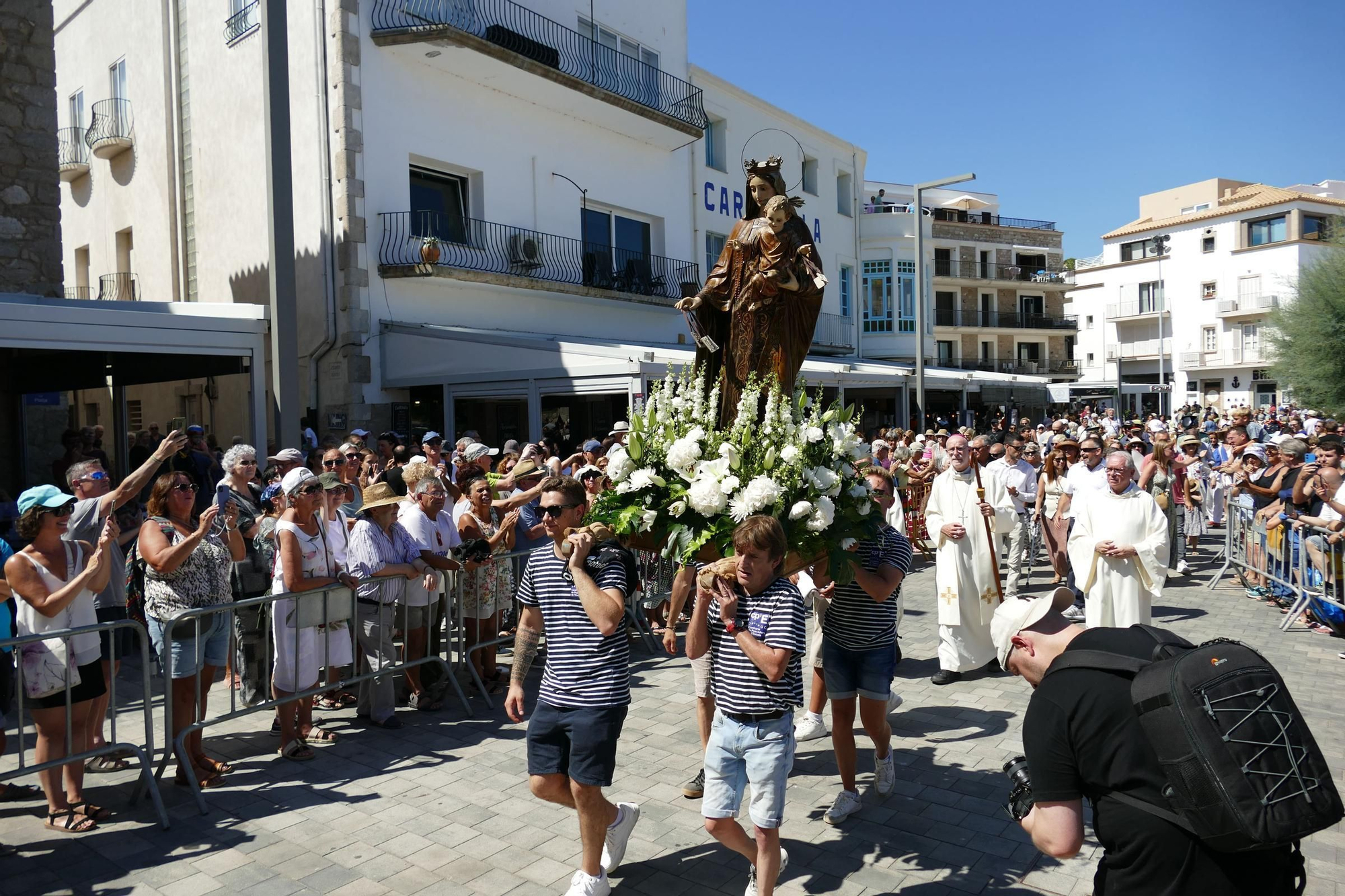L'Escala commemora la Festa del Carme amb un sentit homenatge a les persones grans i a les seves arrels marineres