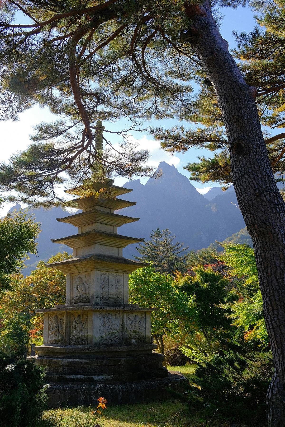 Una pagoda budista en el entorno del Parque Nacional de Seoraksan, una de las grandes etapas naturales del viaje por Corea del Sur.