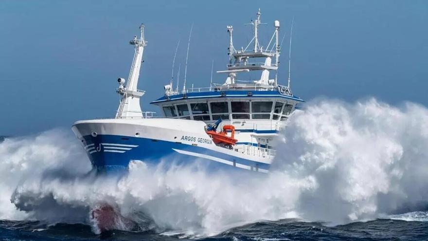 Tragedia en Malvinas: buscan a cinco desaparecidos en el naufragio del "Argos Georgia"