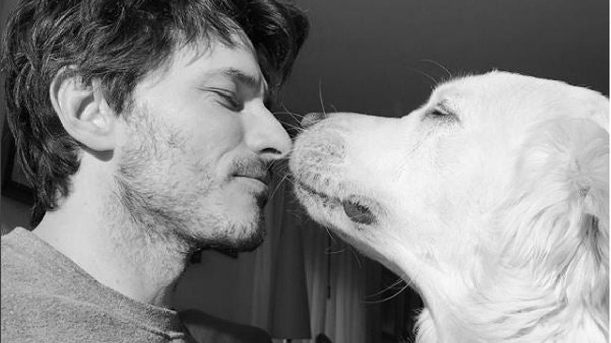 Andrés Velencoso con su perro Herry