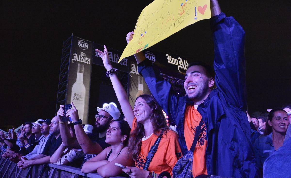 Vistas del gran público que asistió, ayer, a la tercera edición del festival en la explanada de Infecar. | | JUAN CASTRO