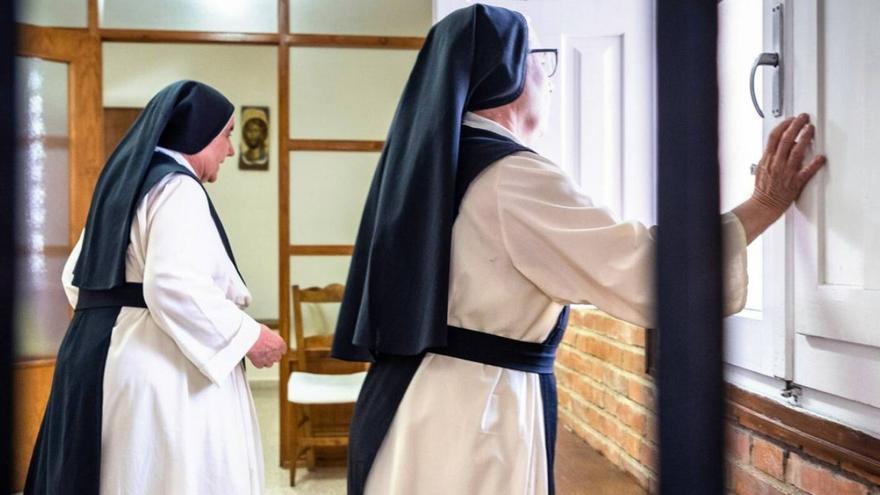 Ofrecen prácticas de monja en un convento de clausura y se les colapsa el correo electrónico