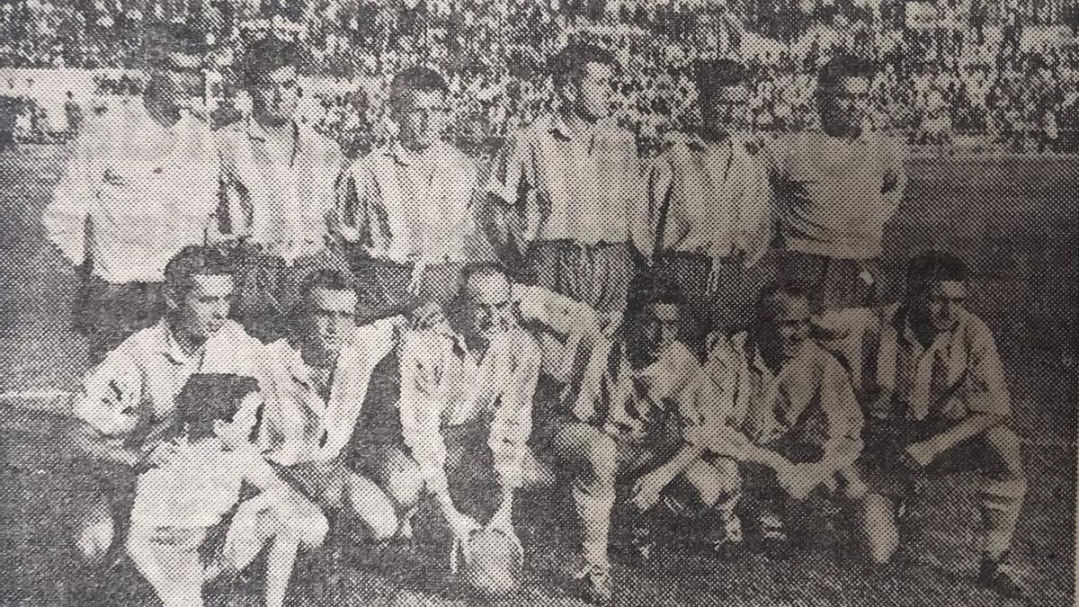 Formación del Córdoba CF unos días antes de su debut en Segunda, en un amistoso contra el Real Jaén, en La Victoria.