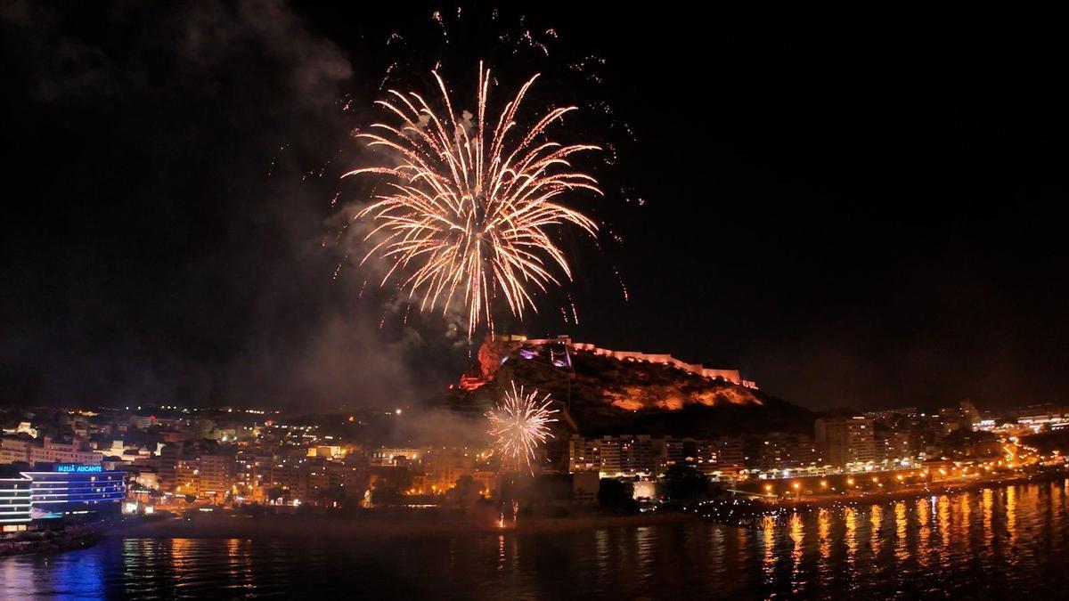 Mediterráneo pone el broche al concurso de fuegos artificiales de Hogueras 2026