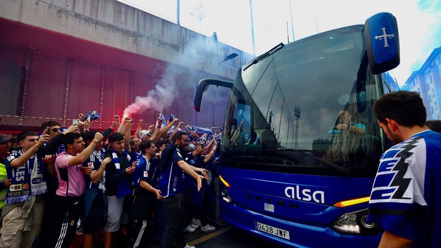 VÍDEO: Así fue el espectacular recibimiento de la afición al Real Oviedo en Eibar