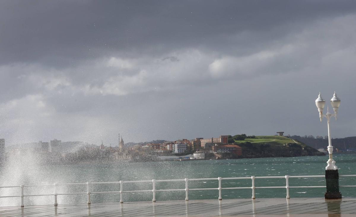 EN IMÁGENES: El rastro de la borrasca "Pedro" en la costa asturiana
