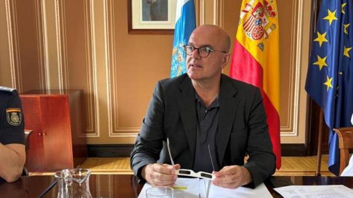 Anselmo Pestana en la reunión.