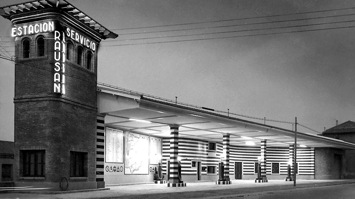 Estación de servicio Rausan, en la carretera de Barcelona a la altura del barrio Santa Isabel, 1950