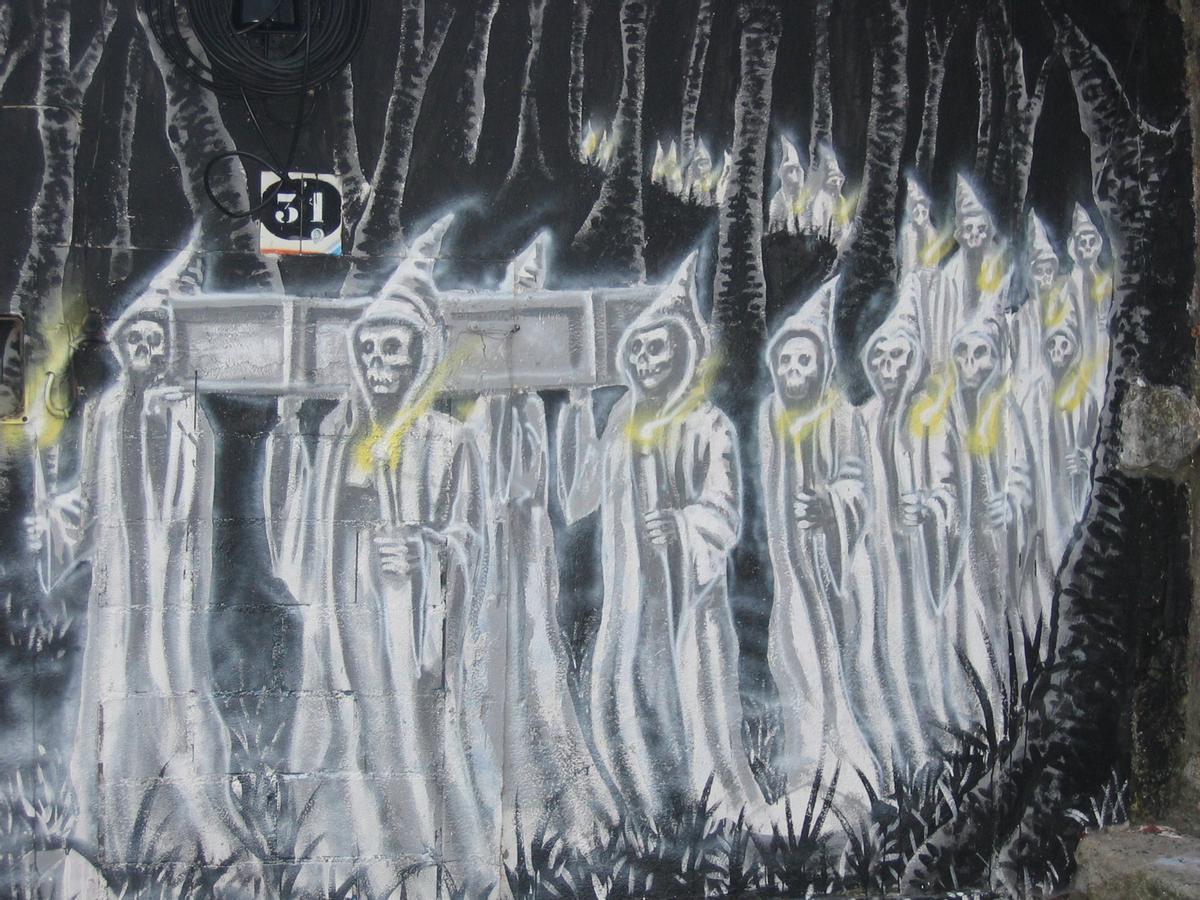 Un grafiti de la Santa Compaña, en la calle Almirante Matos de Pontevedra