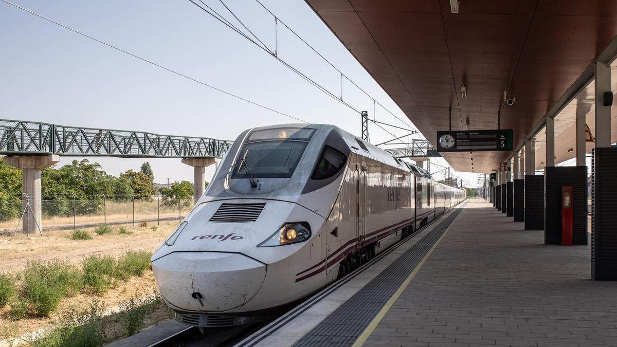 Un tren en la estación de Zamora.
