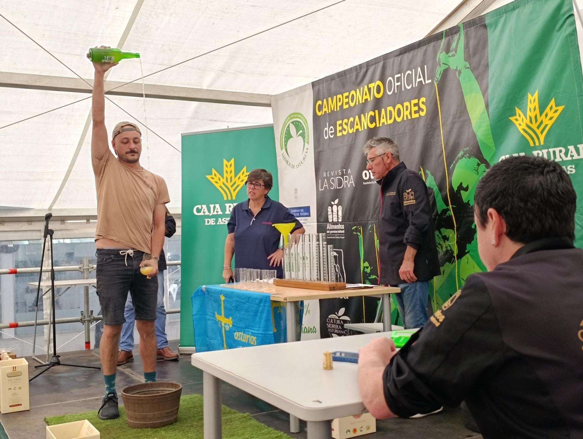 Amauris La Pauta, ganador del Concurso de Escanciadores de Pola de Siero