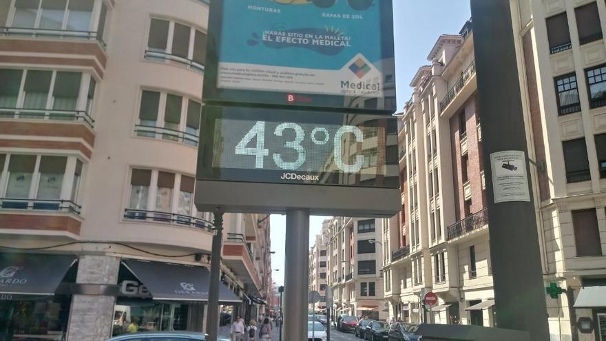 Un termómetro marca 43 grados